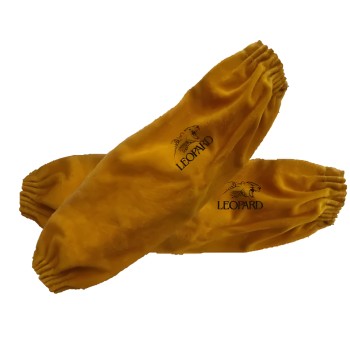 Brown split leather cuff with elastic fastening