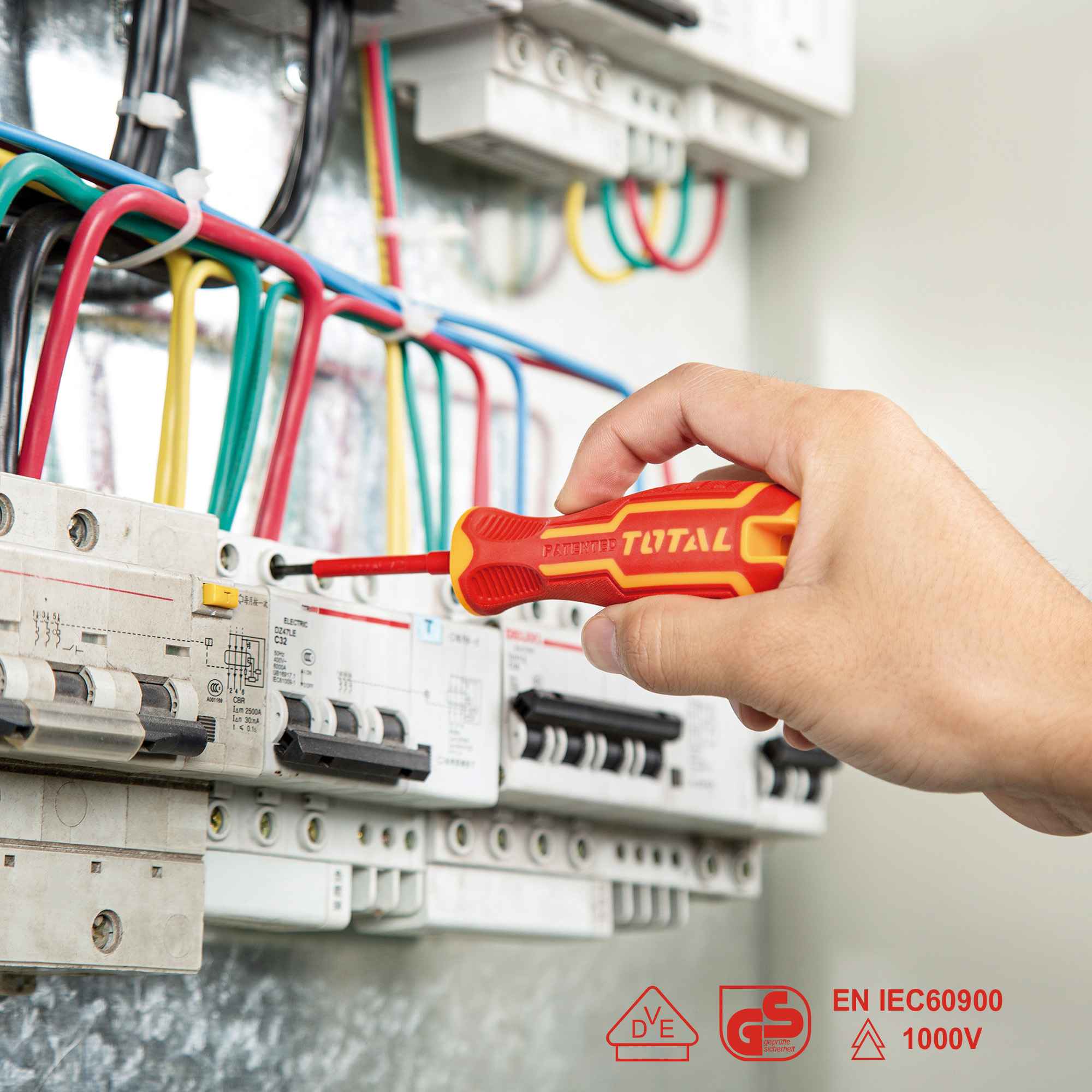 Insulated flat screwdriver  THTIS | SL4 x 100 mm | Chrome-vanadium (Cr-V)